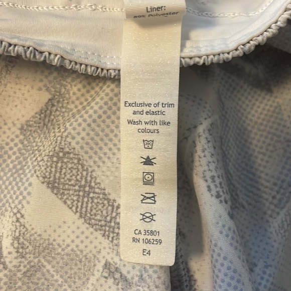 Lululemon Tracker Low-Rise Short - Picture 11 of 11